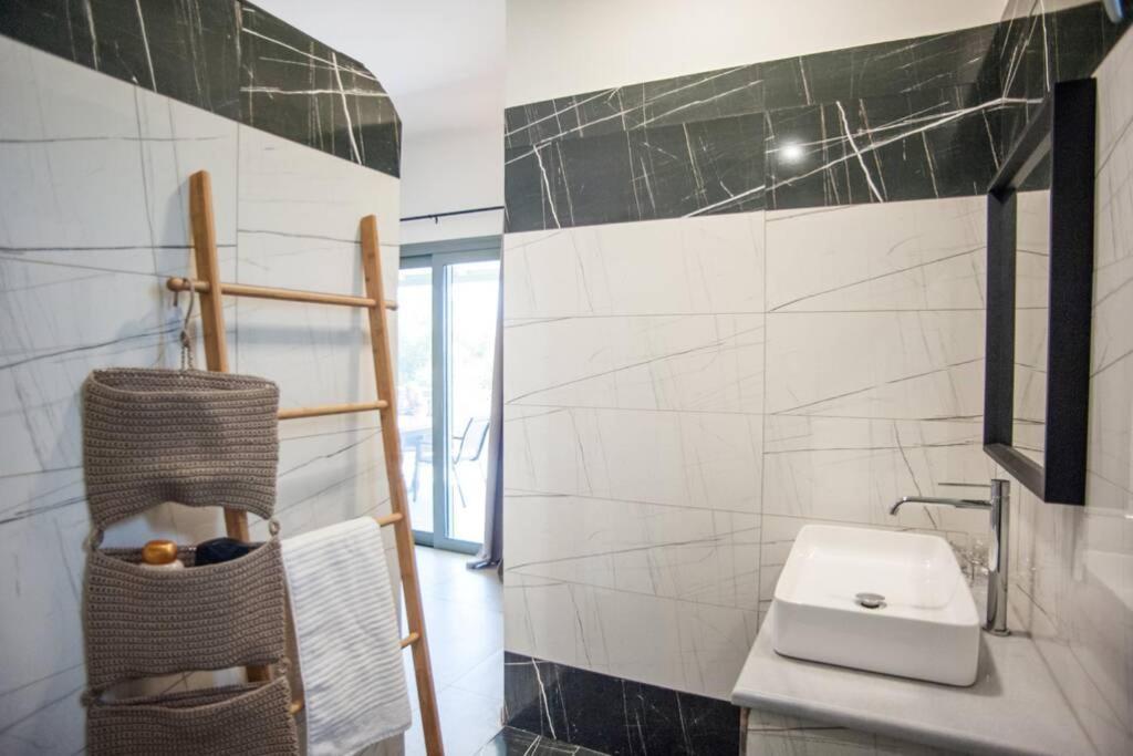 Villa Afrato Calma In Trapezaki-Private Pool -2 Br トラペザキ エクステリア 写真